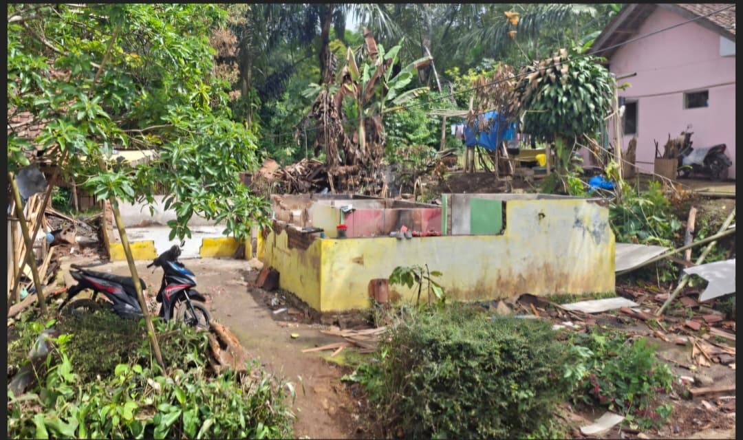 Rumah Warga di Dusun Nangela Hangus Terbakar, Camat Rancakalong dan Kadis Perkim Tinjau Lokasi 