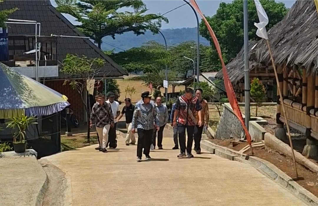 Bupati Sumedang Tinjau Rencana Pembangunan Joging Trek di Geotheater Rancakalong 