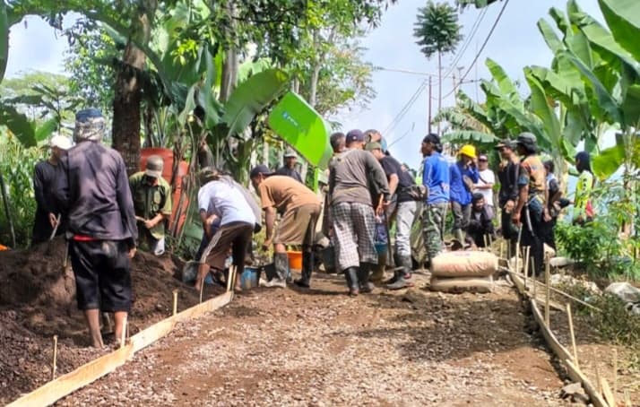 Sumanget Gotong Royong Warga Tanjungwangi, Jalan Penghubung Antar Desa Ku Cara Swadaya