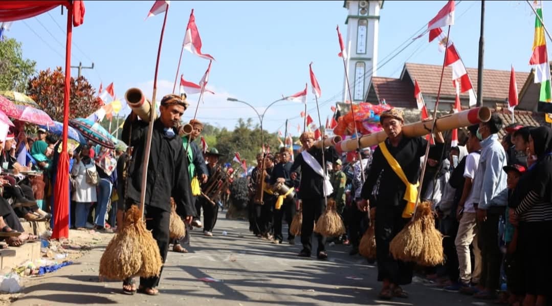 Rengkong : Rasa  Syukur Panen dari Tanah Buhun Rancakalong