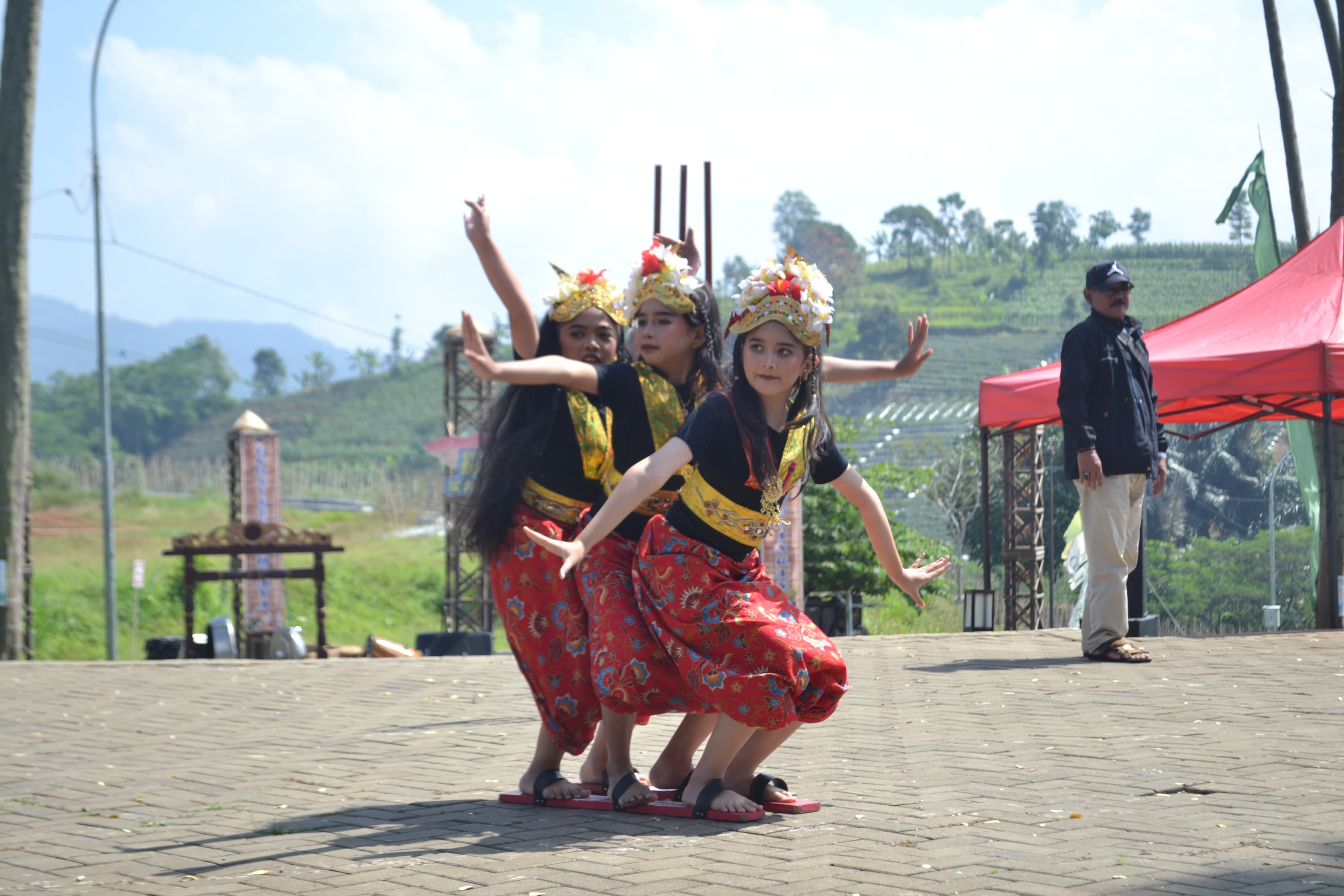 Ekosistem Budaya Kasumedangan Vol. 26 Digelar di Geotheater Rancakalong, Tampilkan Talenta Seni dari Kecamatan Pamulihan dan Tanjungsari
