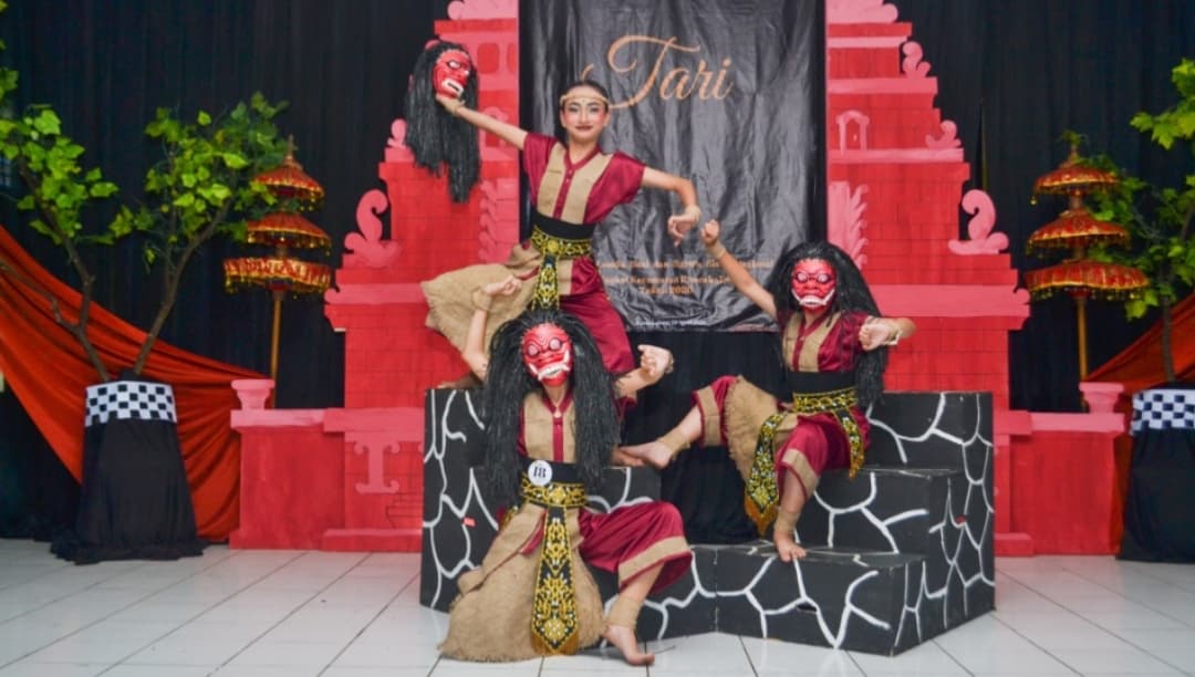 Semarak FLS3N Rancakalong, SDN Citungku Tampilkan Tari “Jalingkak” Penuh Makna Keberagaman