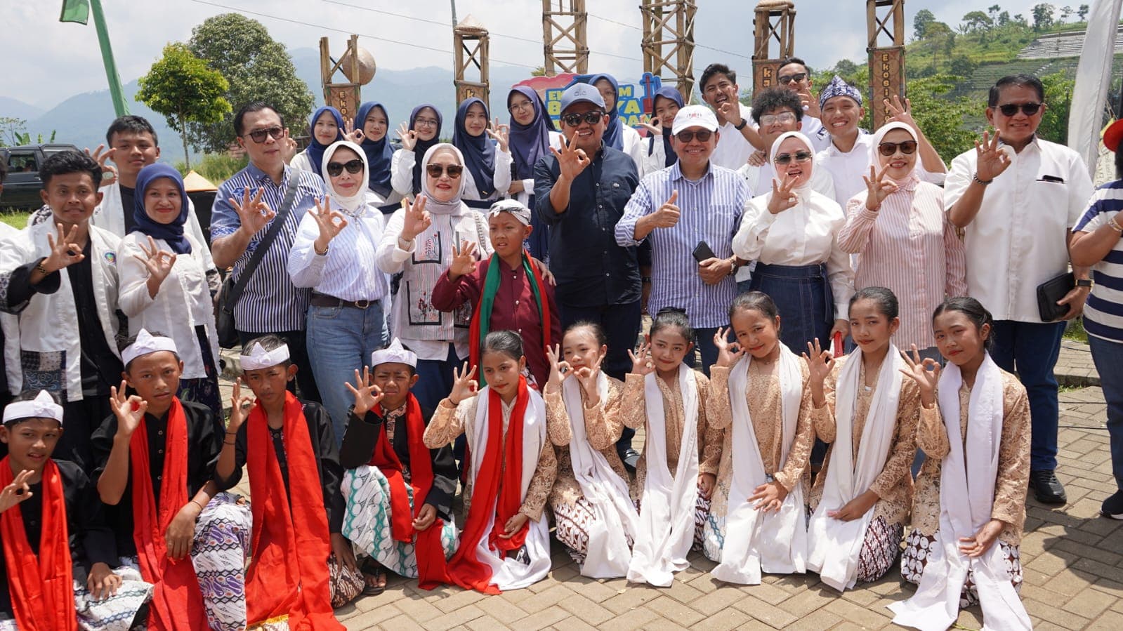 Merawat Jati Diri Lewat Panggung Budaya di Geotheater Rancakalong