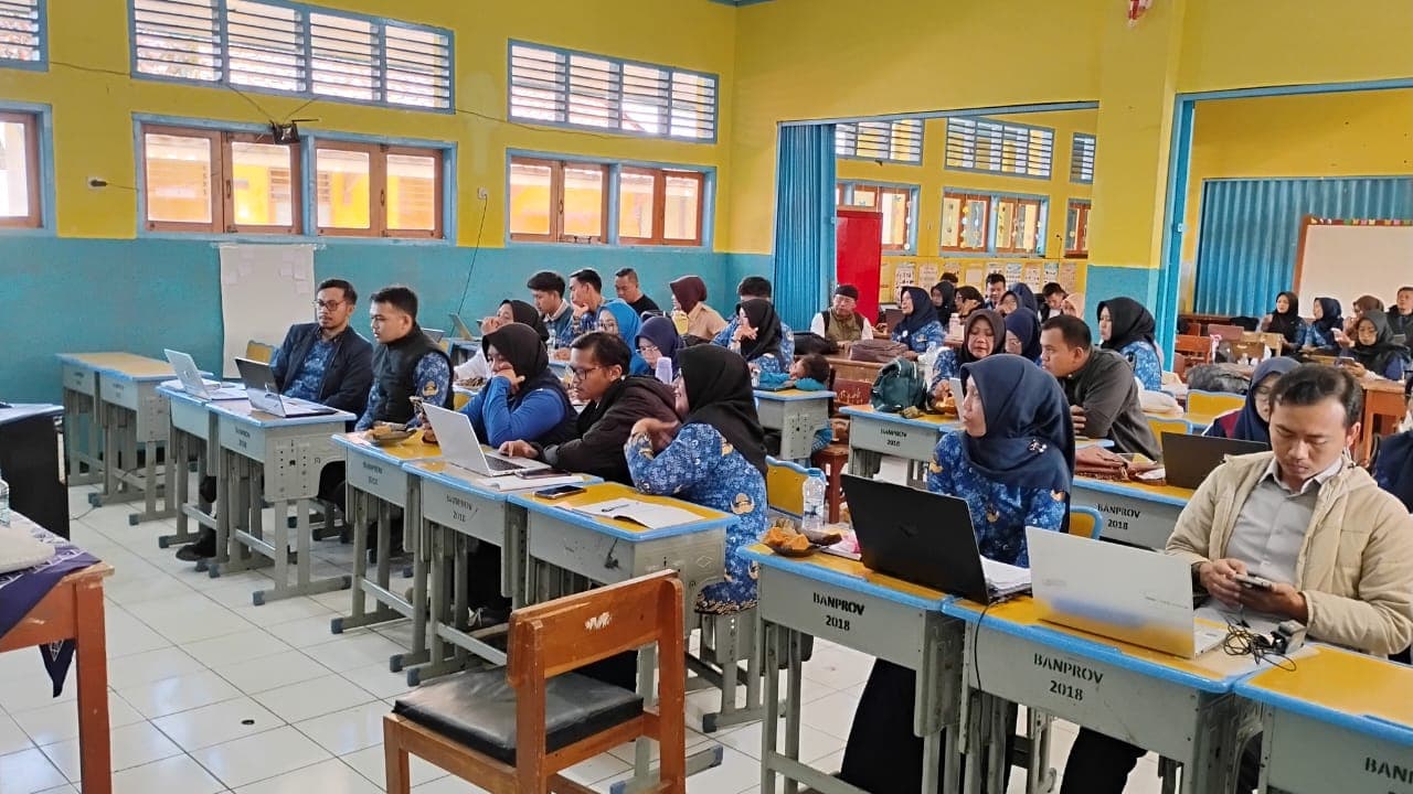Perencanaan Pendidikan Berbasis Data, Kepala Sekolah se-Rancakalong Ikuti Pendampingan PBD di SDN Citungku 