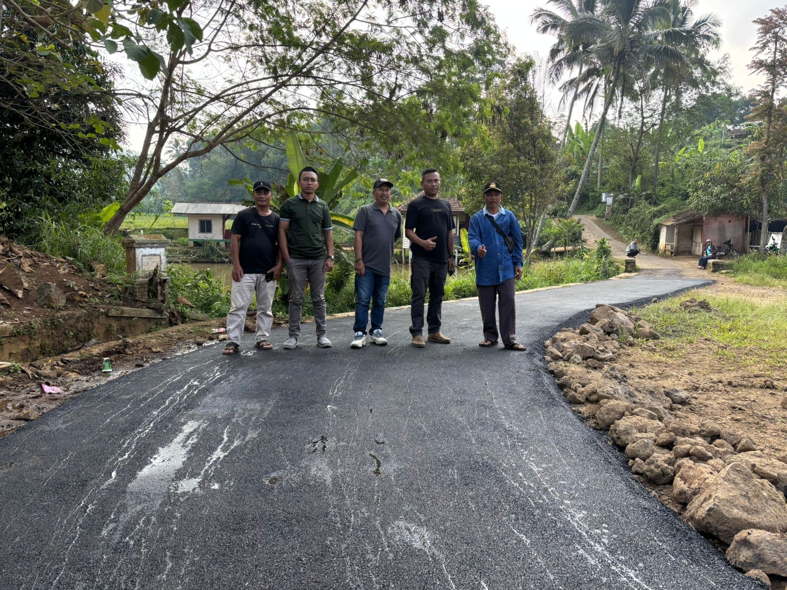 Pembangunan Jalan Ciledug Lamping di Desa Sukasirnarasa Rampung, Warga Sambut Gembira 