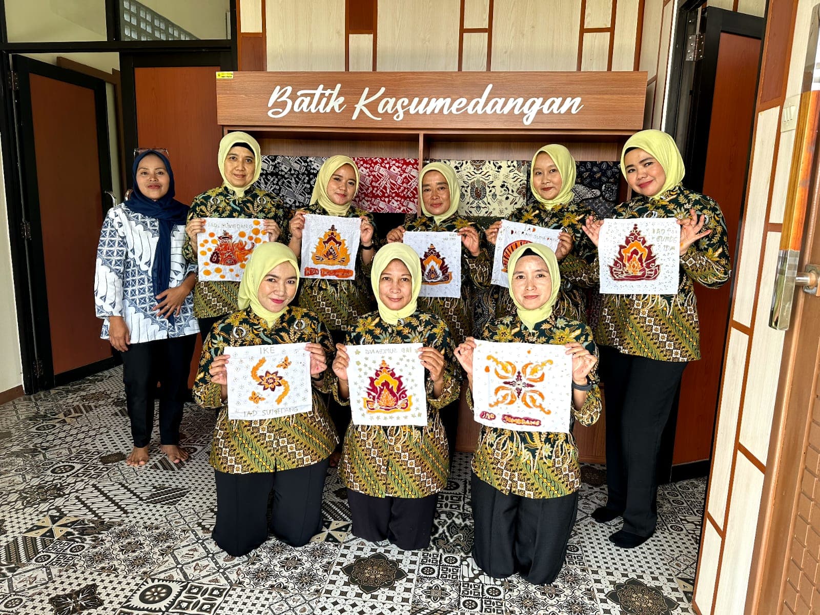 Ikatan Adhyaksa Dharmakarini Kejaksaan Negeri Sumedang Kunjungi Geotheater Rancakalong, Kenali Lebih Dekat Batik Kasumedangan 
