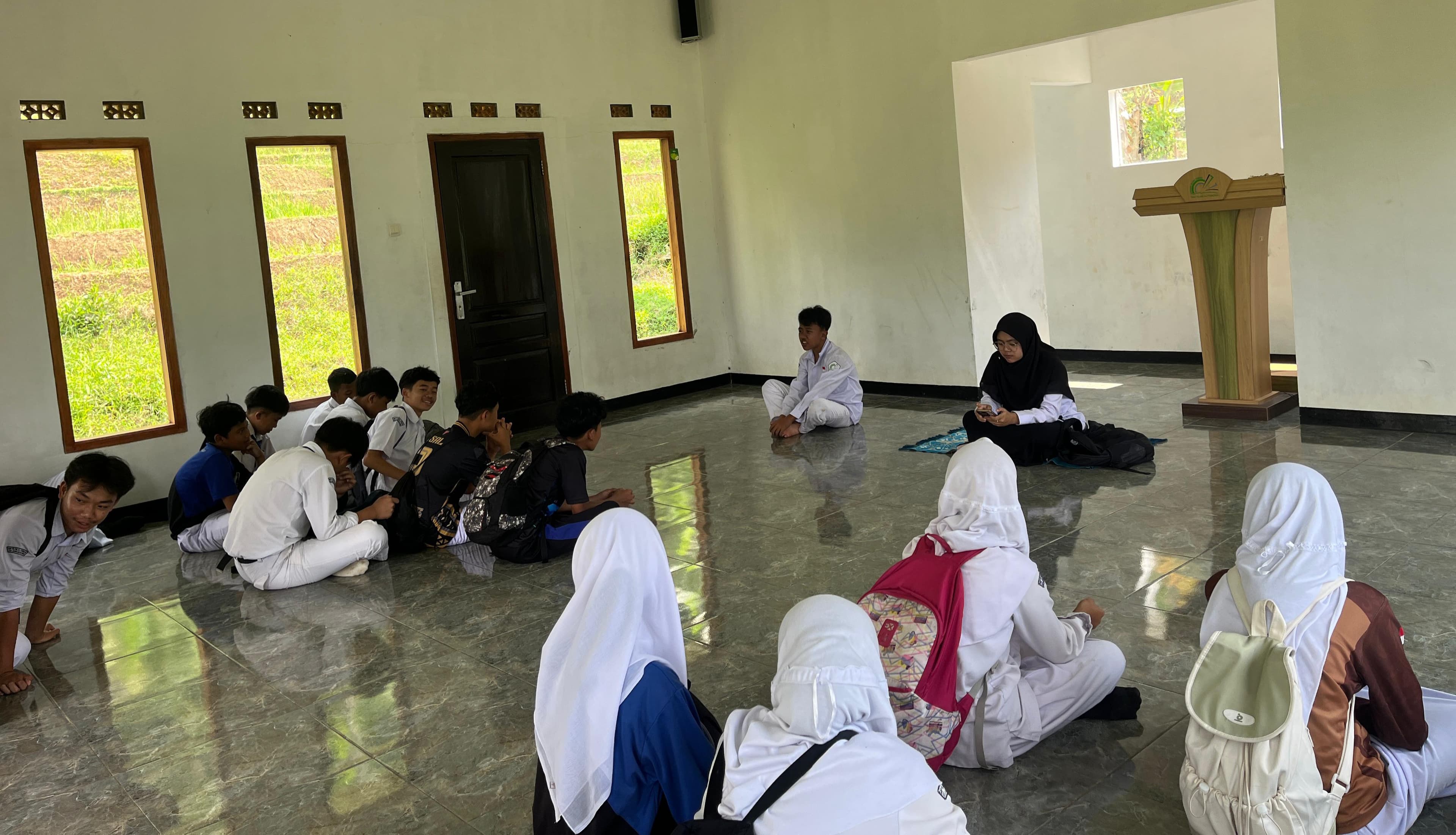 Membentuk Generasi Berkarakter: KUA Rancakalong Rutin Gelar Bimbingan Remaja