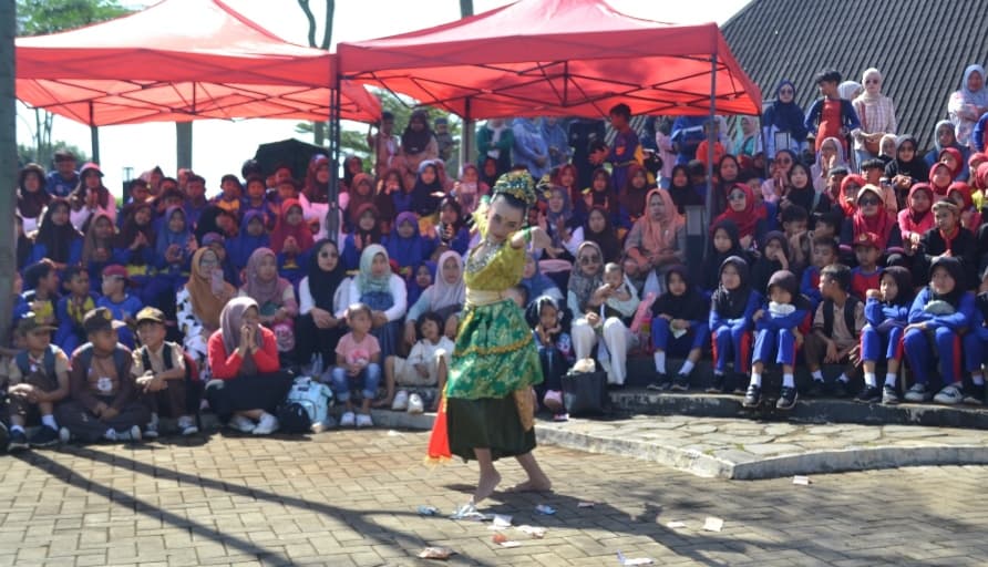 EKOSISTEM BUDAYA KASUMEDANGAN VOL. 19 Geotheater Rancakalong Jadi Panggung Harmoni Generasi Muda