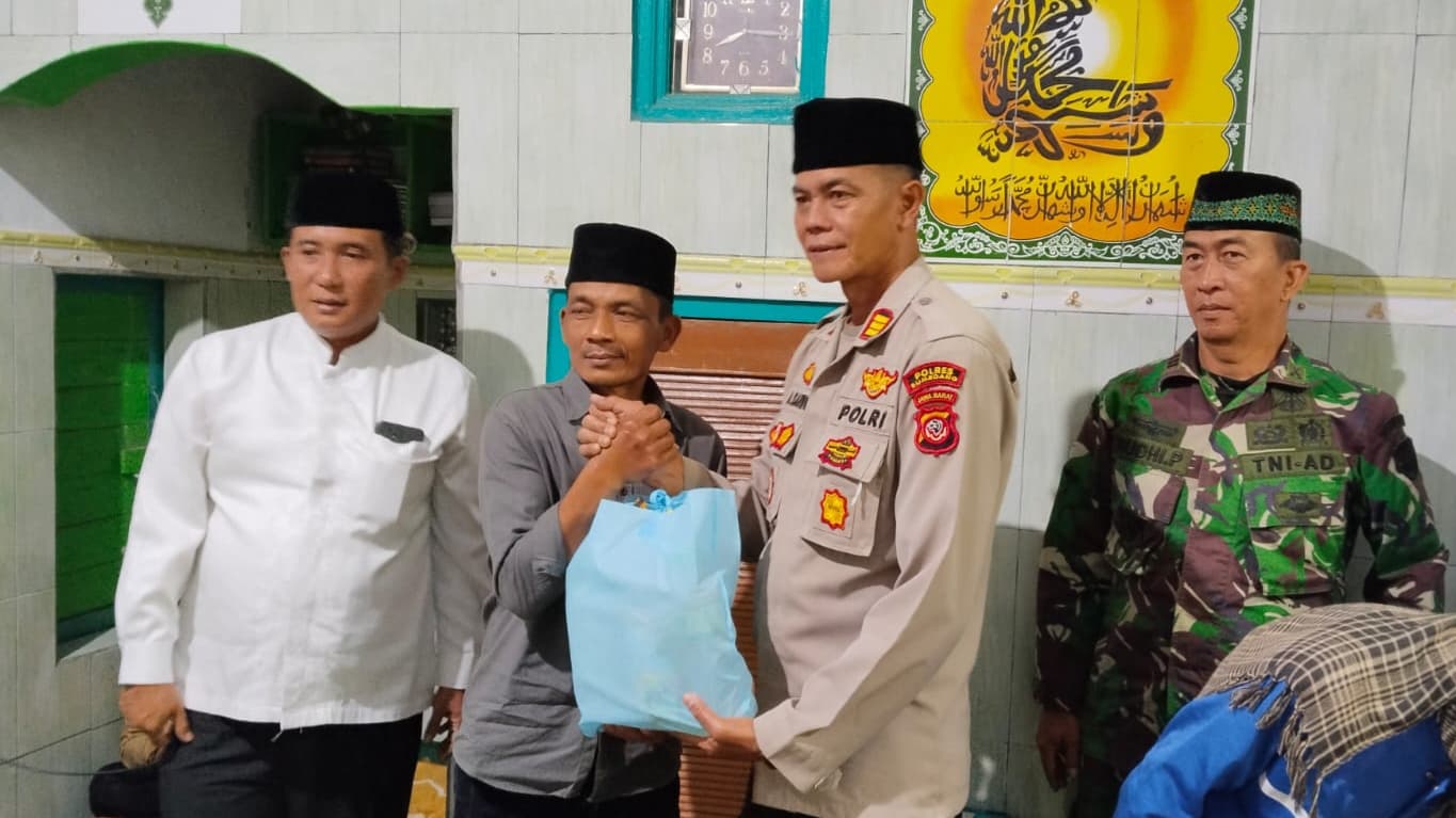 Tarawih Keliling Ramadhan 1447 H: Forkopimcam Rancakalong Pererat Silaturahmi dan Berbagi Sembako