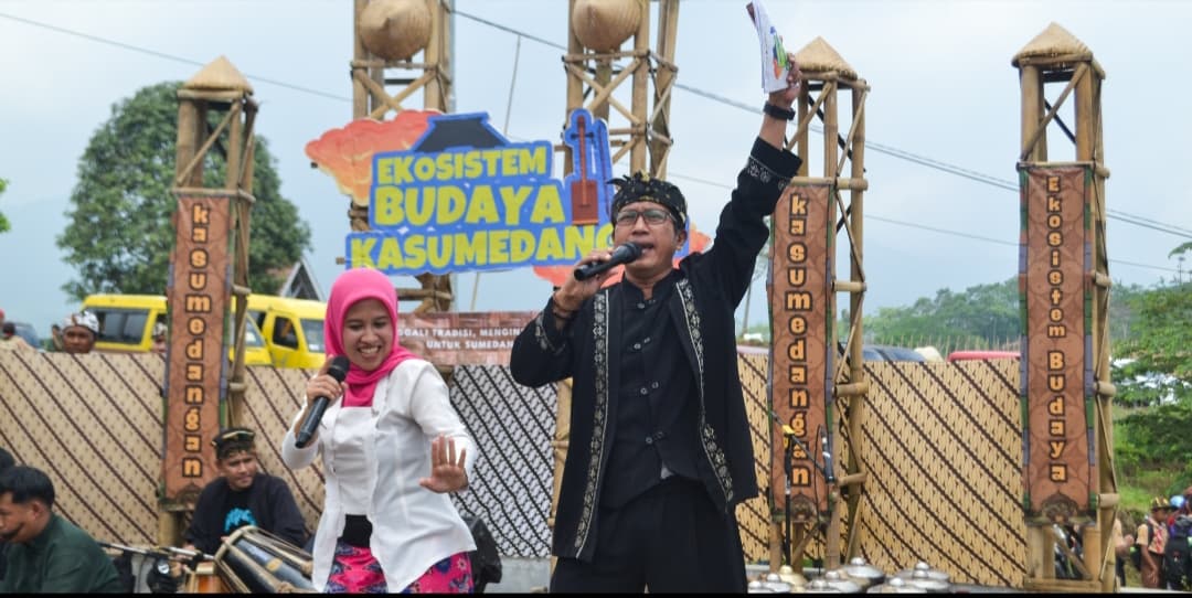 Duo Pembawa Acara yang Menghidupkan Ekosistem Budaya Kasumedangan