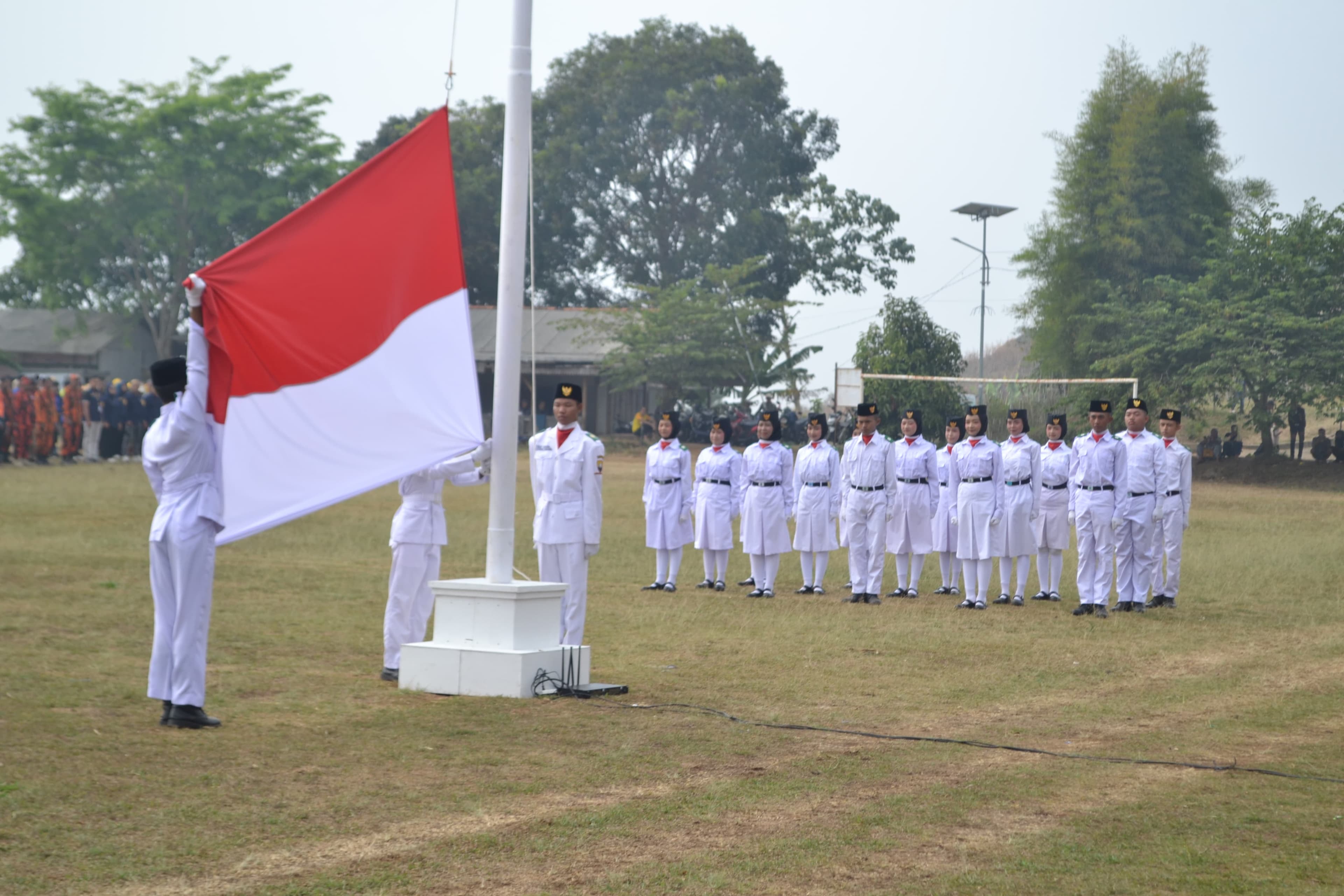 UPACARA PENGIBARAN BENDERA MERAH PUTIH YANG KE -81 DI DESA RANCAKALONG