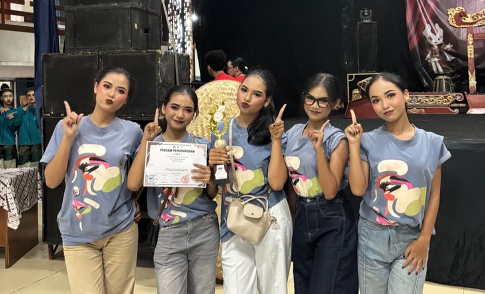 Sanggar Tari Arimbi Raih Juara 1 Tari Kreasi Rakyat Tingkat Jawa Barat di ISBI Bandung 