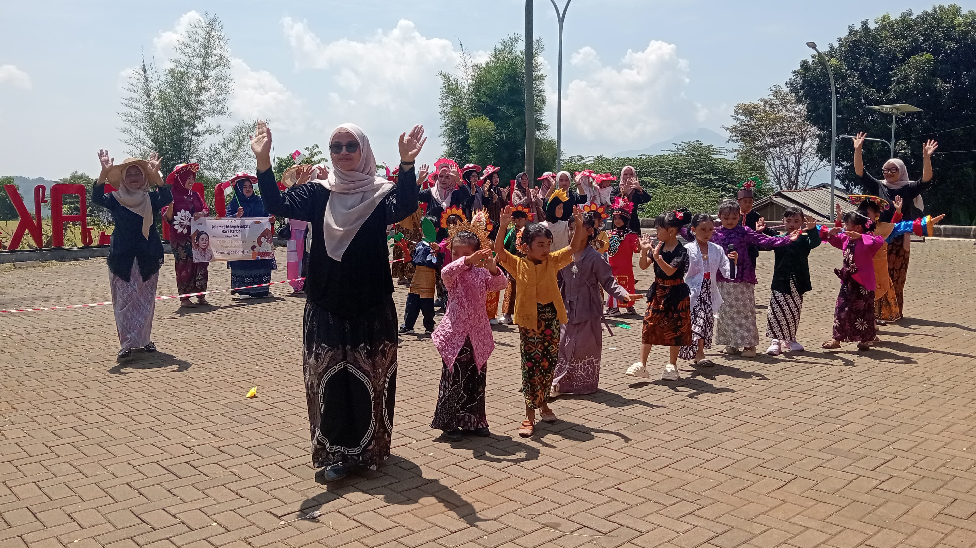 Semarak Karnaval PAUD Rancakalong, Meriahkan Semangat Hari Kartini